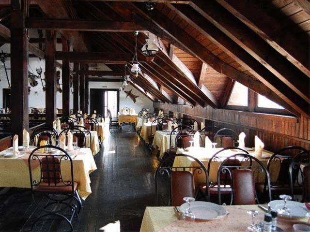 Отель Hotel Wolf 1 Бран-24